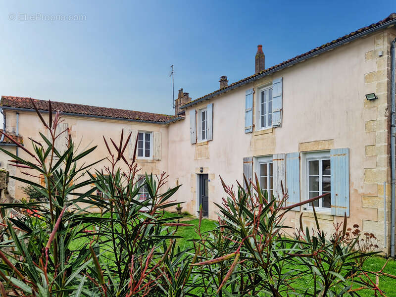 Maison à TONNAY-CHARENTE