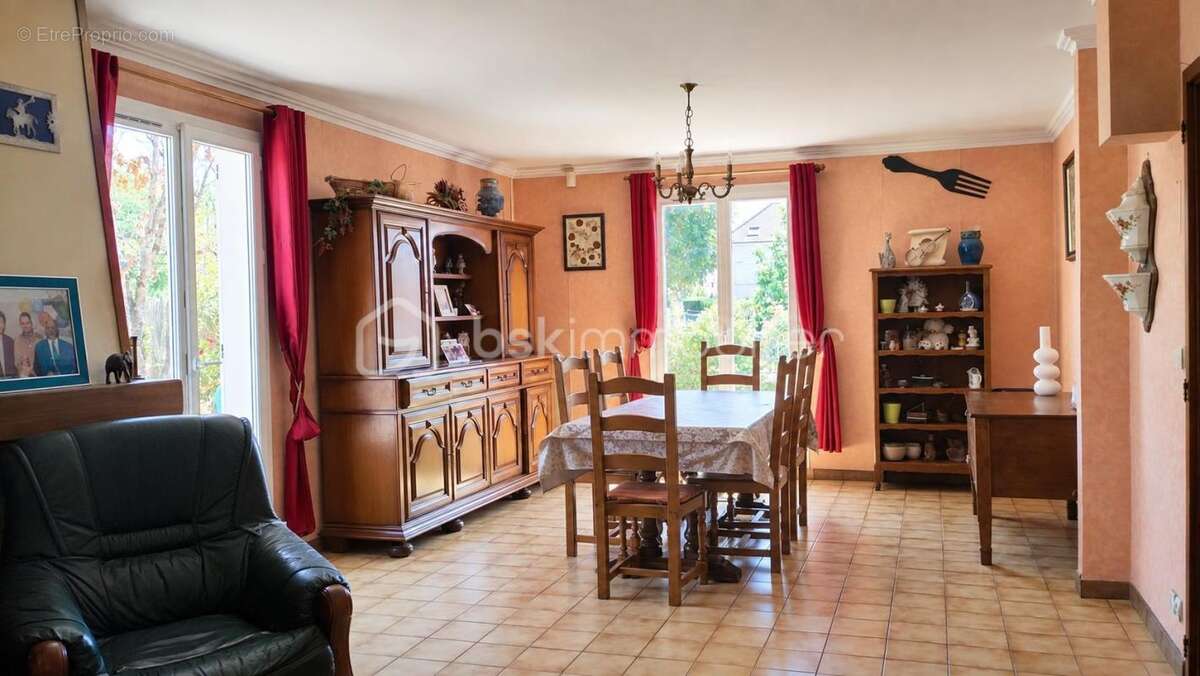 Maison de 110 m² à Nazelles-Négron - photo 5