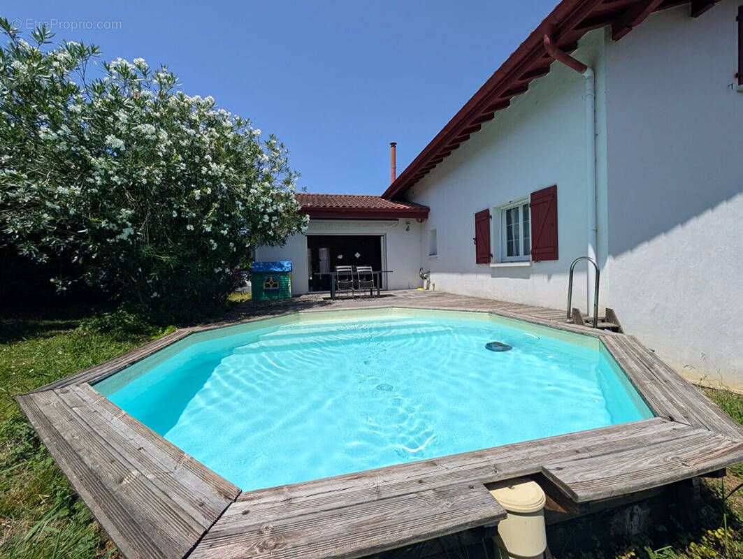 Maison à LARRESSORE