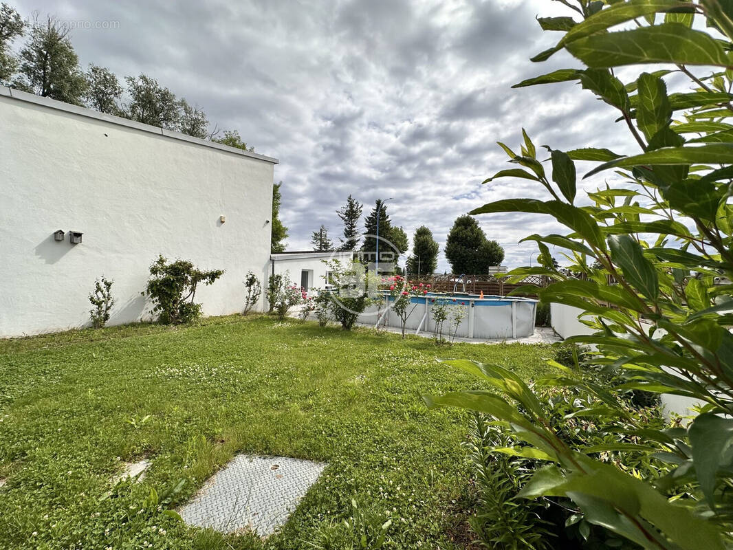 Maison à VILLAGE-NEUF