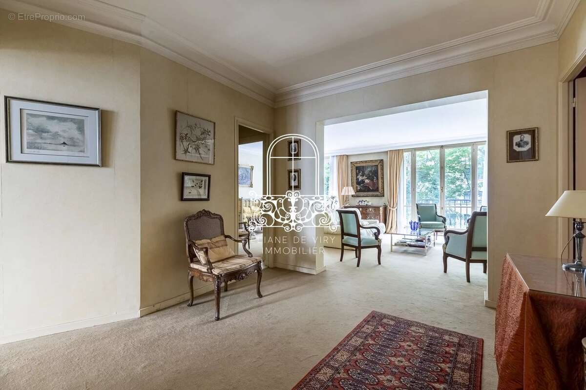 Appartement à PARIS-16E