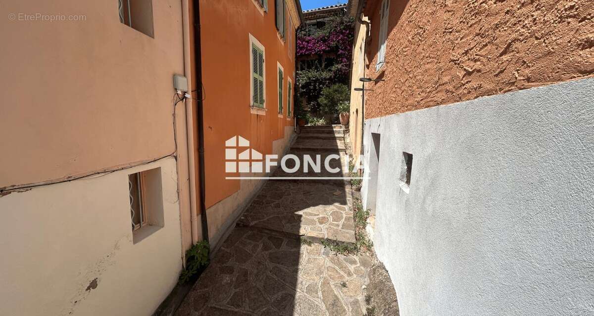 Appartement à BORMES-LES-MIMOSAS