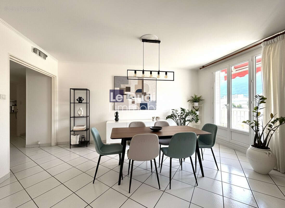Appartement à LE PONT-DE-CLAIX