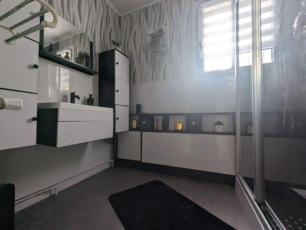 Appartement à SAINT-MARTIN-D'HERES