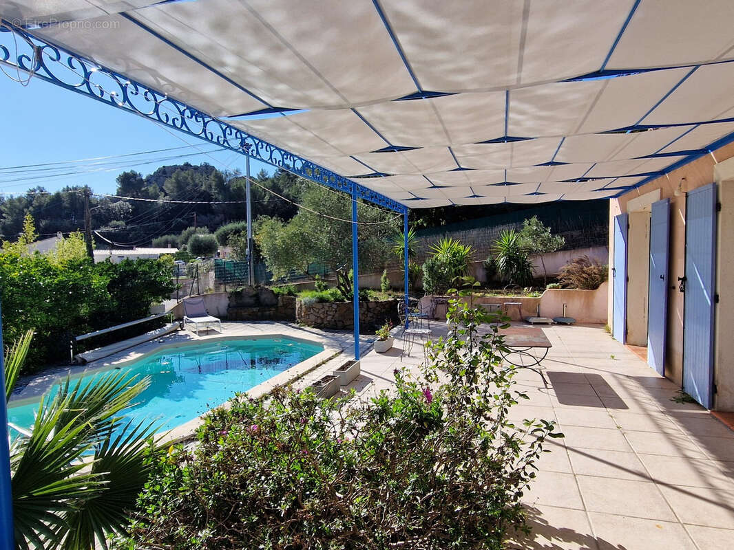 Maison à LE REVEST-LES-EAUX