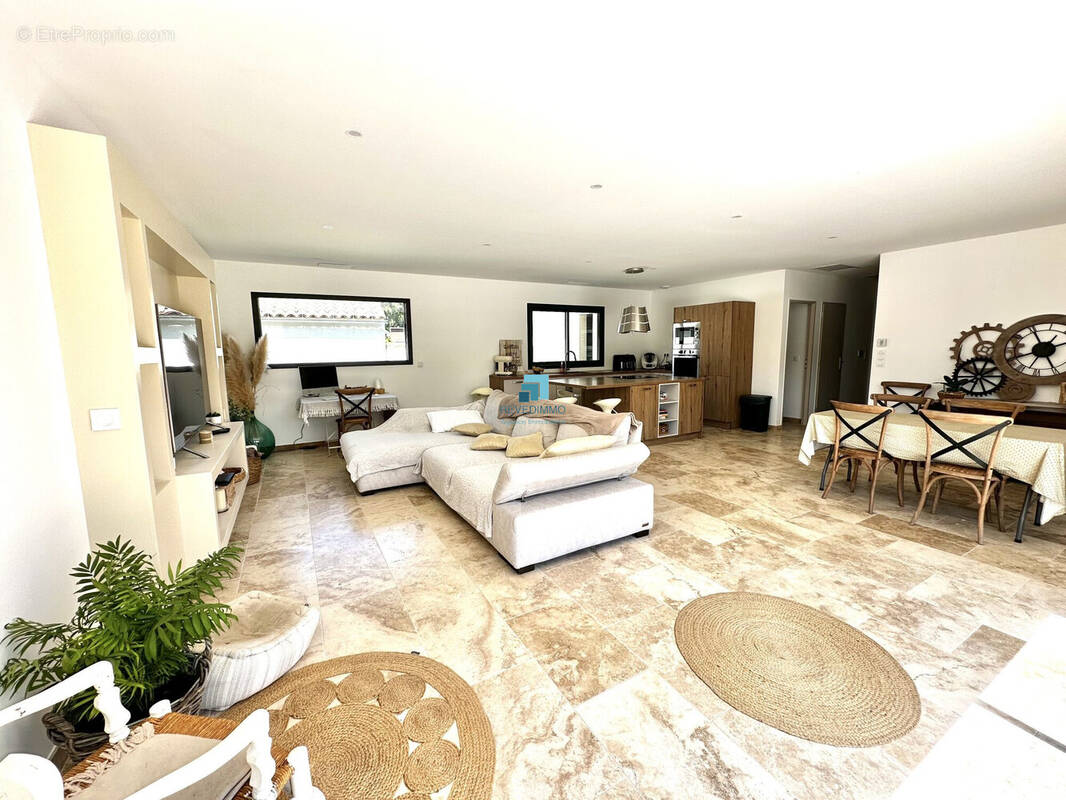 Maison à L&#039;ISLE-SUR-LA-SORGUE