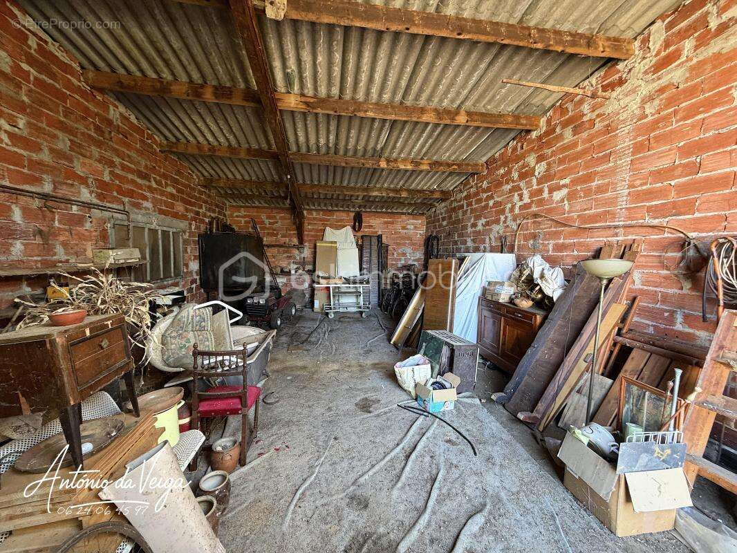  Maison de campagne – 3 chambres, dépendances, double garage et terrain constructible d’environ 3 233 m² - photo 14