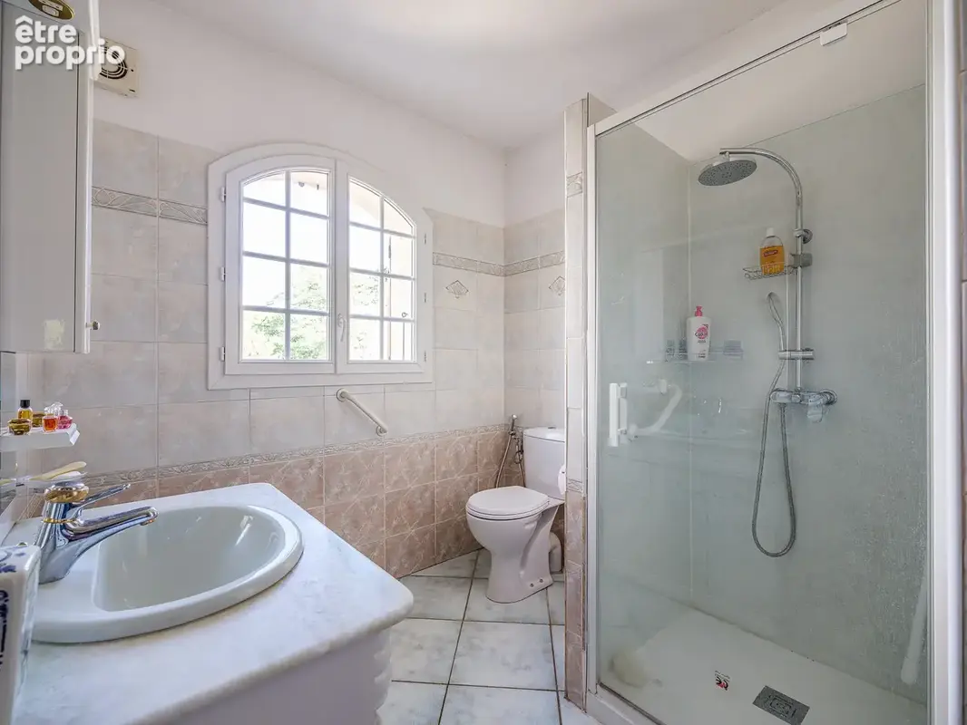 600m de l'eglise de Mazargues, MAISON 190m2 6 chambres, PISCINE et GARAGE, au CALME absolu - photo 13