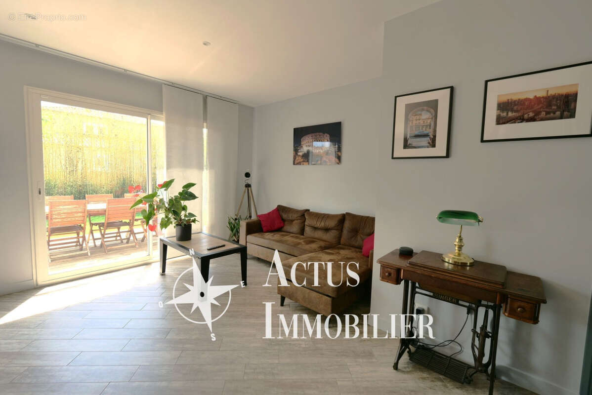 Maison à FONTVIEILLE