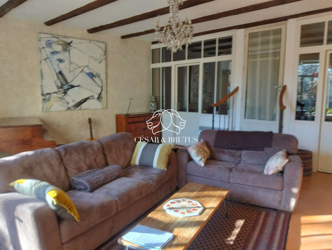 Maison 360 m² à Saint-Andre-De-Roquepertuis  - photo 9