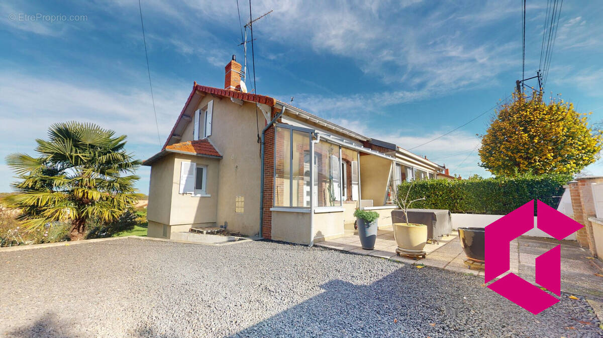 Maison à AUZAT-LA-COMBELLE