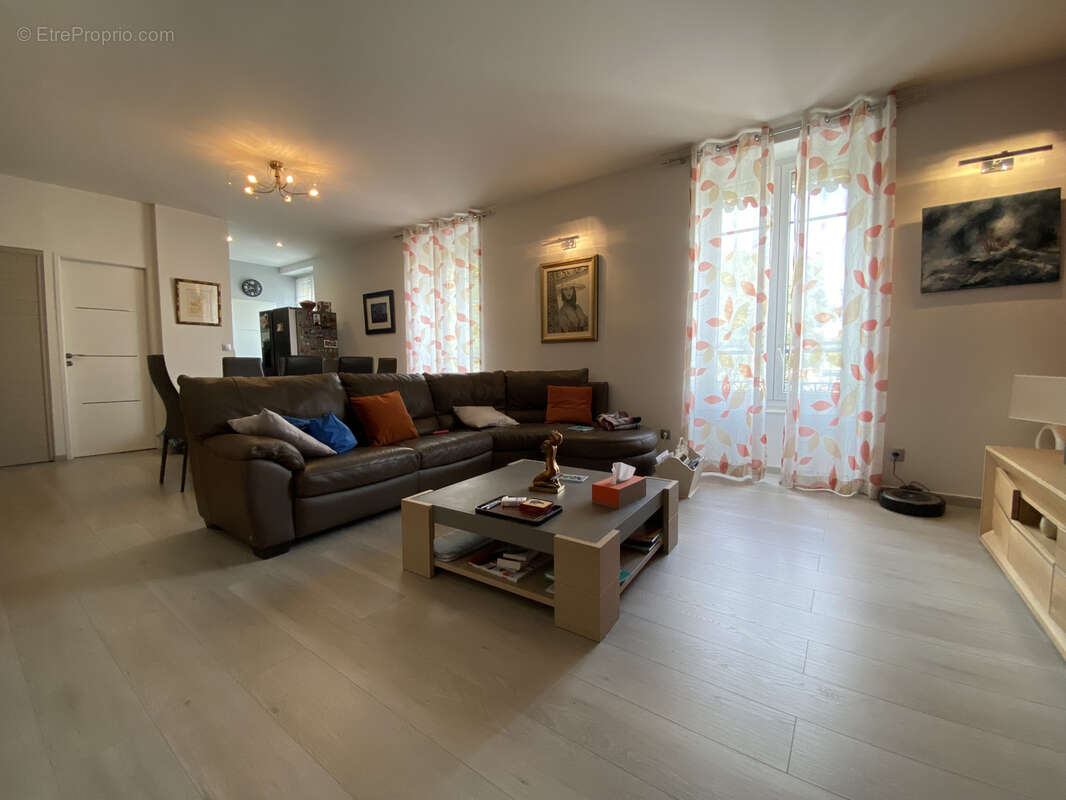 Immeuble de 260 m2 - photo 4