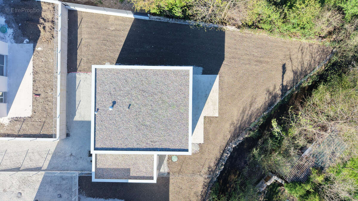 Maison à LES MARTRES-DE-VEYRE