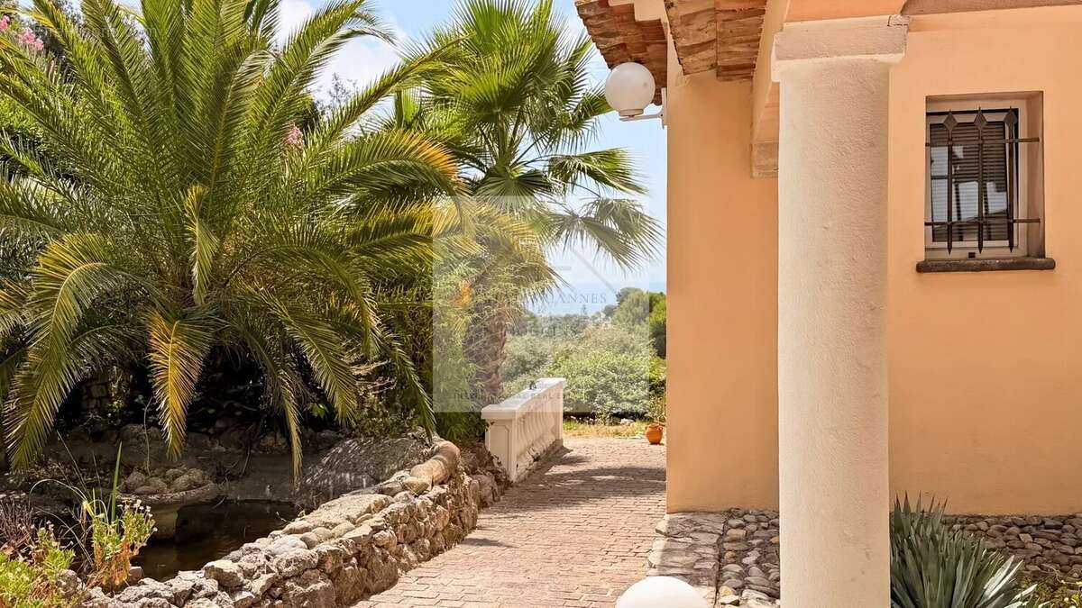À vendre – villa de charme vue mer à antibes, calme absolu - photo 18