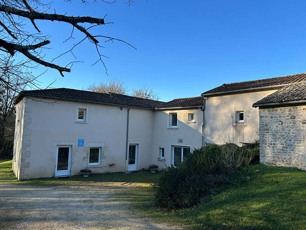 Maison à COUHE
