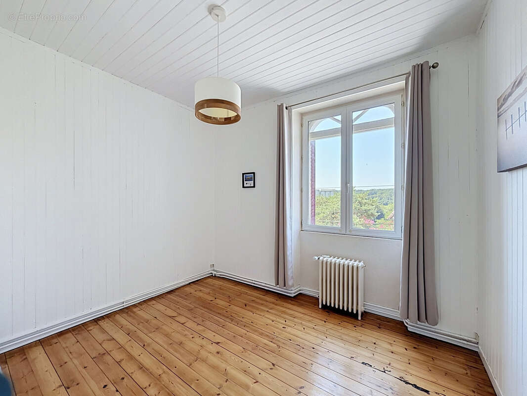 Maison de caractère des années 30   180 m2   Sireuil - photo 13