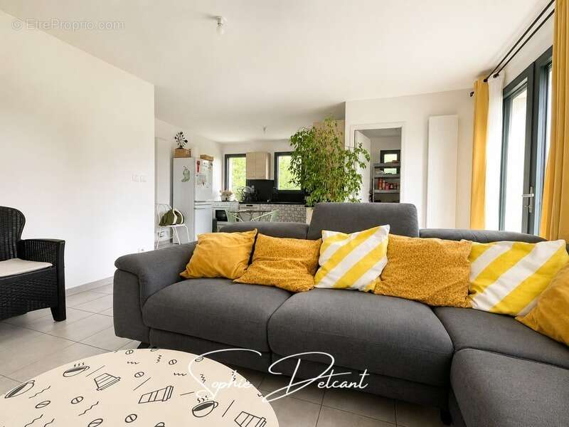 Maison à vendre 4 pièces NEUVY LE ROI (37) 22 minutes de Tours Nord - photo 2