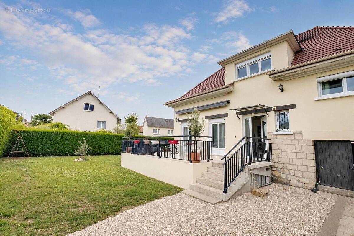 Photo 1 - Maison à CIRES-LES-MELLO
