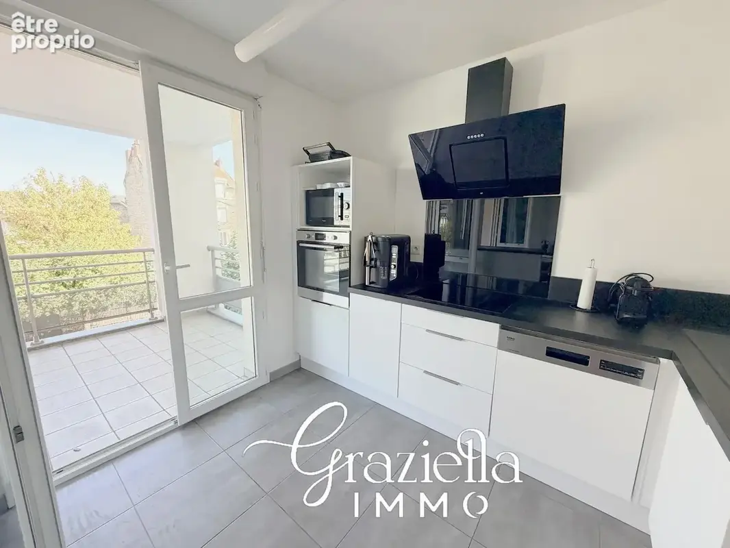 Appartement T2 avec grande terrasse et garage quartier lycées, collèges et gare - photo 3