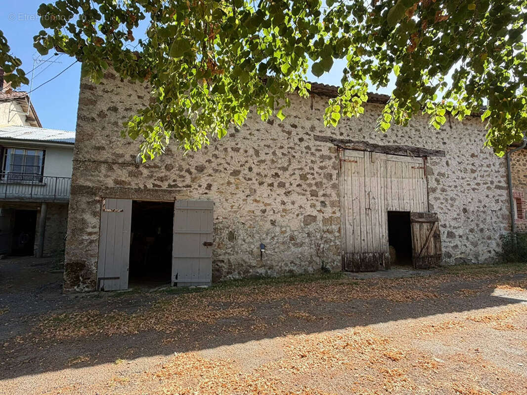 Maison à SAINT-LAURENT-SUR-GORRE