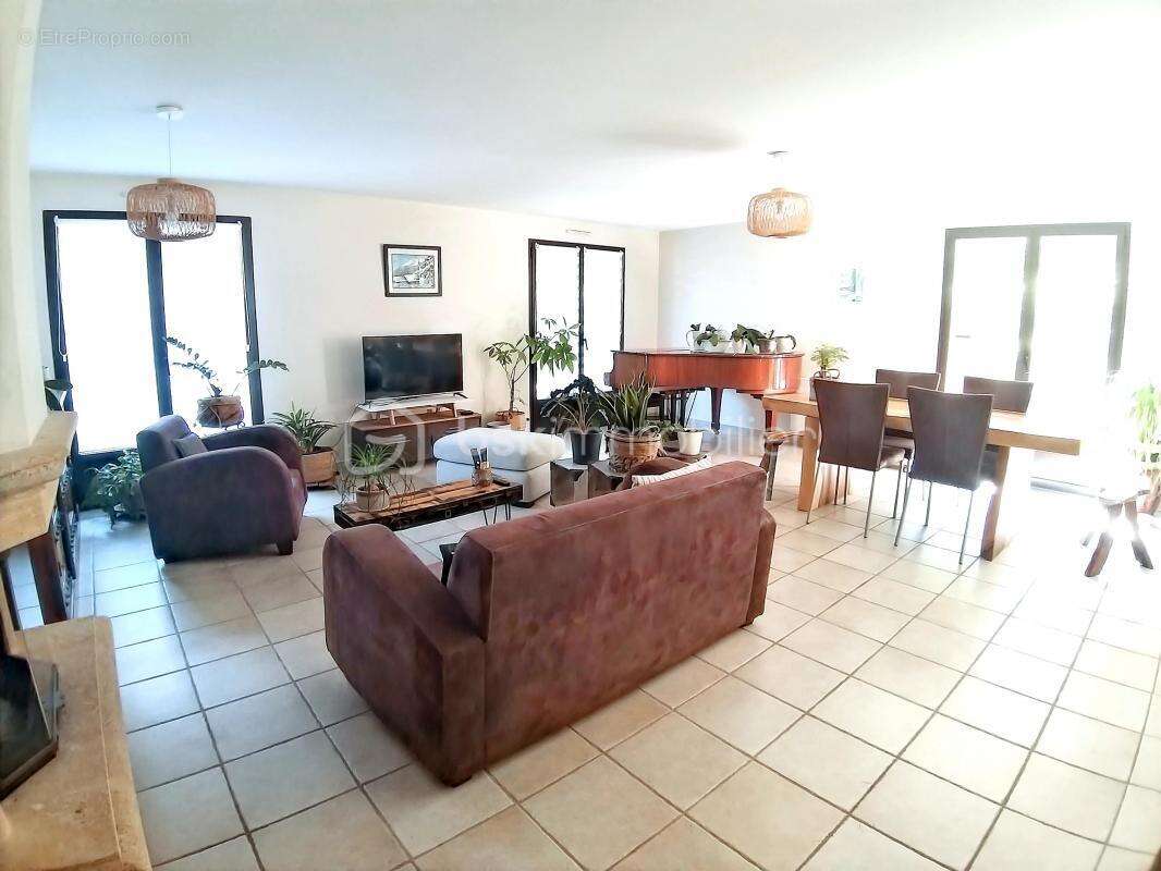 Maison à SAINT-JULIEN-EN-BORN