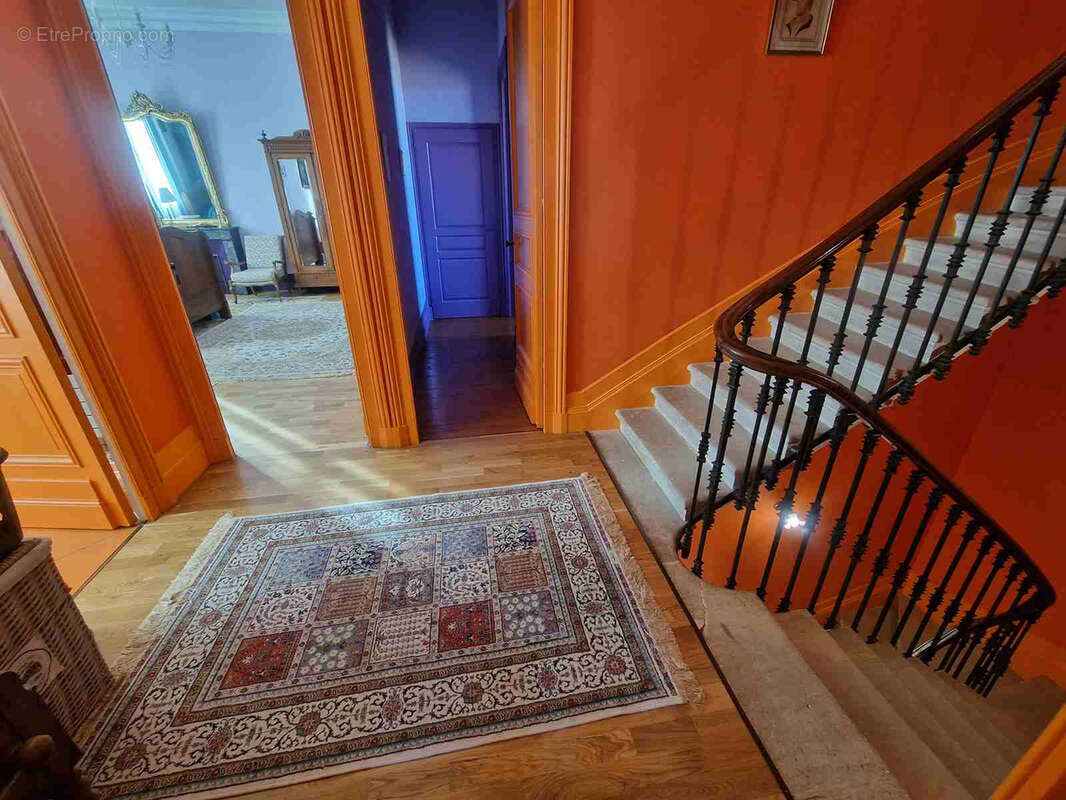 Maison de maître avec dépendances et piscine - photo 24