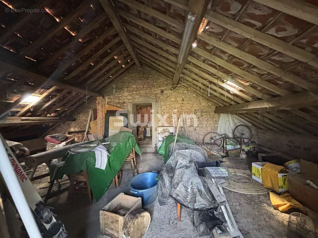 Maison à MENADES