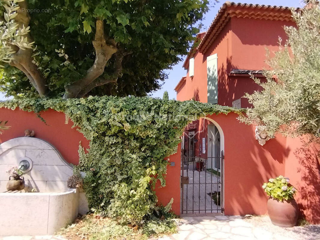 Le Luc - Bastide avec 3 logements, 20 pièce(s) 480 m2, piscine, terrain de 3744m2 - photo 14