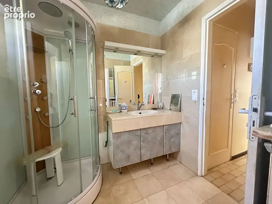 A Mézières sur Seine - Maison de ville familiale - 8 pièces 4 chambres - 133 m² - photo 10