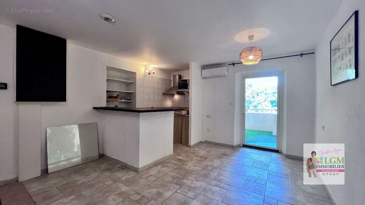 Appartement T3 rénové avec terrasse, piscine et parking – Corbes - photo 2