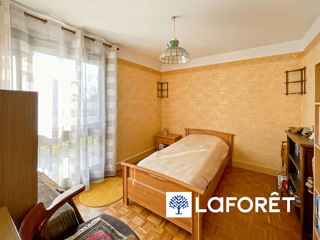 Appartement à SAINTE-GENEVIEVE-DES-BOIS