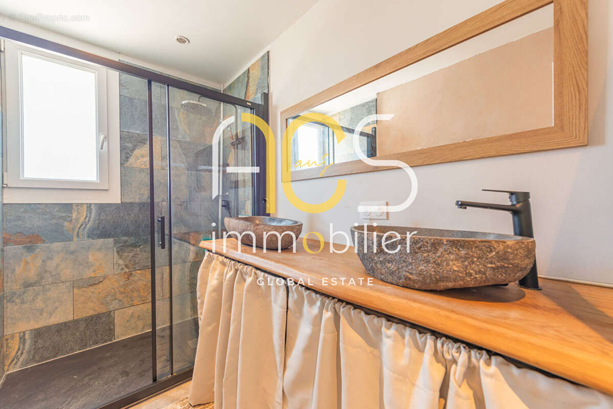 Maison Chateauneuf Les Martigues 5 pièce(s) 170 m2 + dépendances + piscine - photo 3