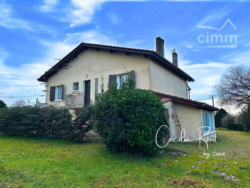 Maison à PRIGNAC-ET-MARCAMPS