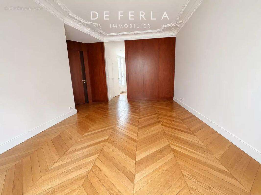 Appartement à PARIS-14E