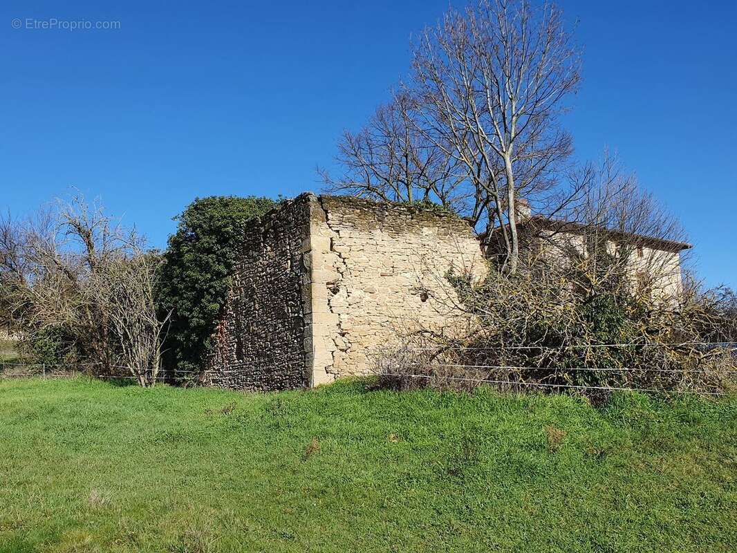 Maison à GENISSIEUX