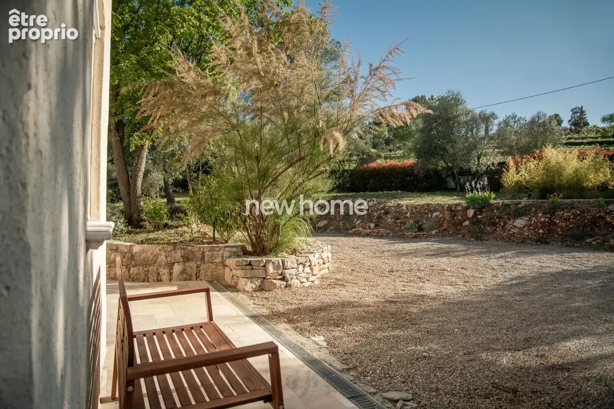 Villa de plain-pied avec piscine et vaste terrain - photo 22