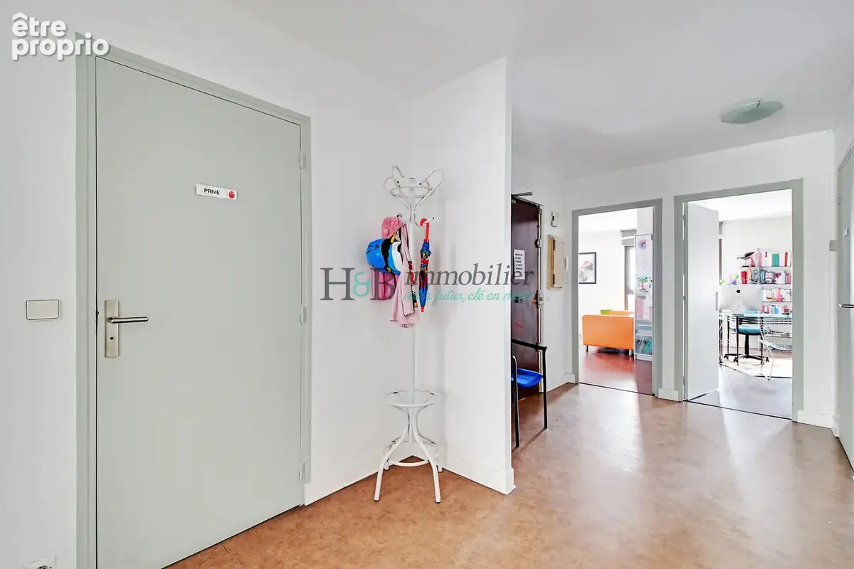 - PLATEAU à réaménager - DPE C - - photo 10