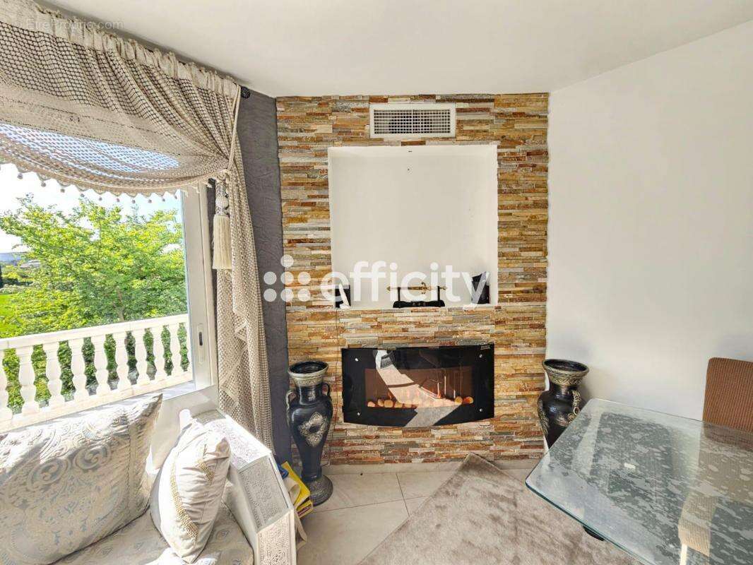 Maison à COURNONSEC