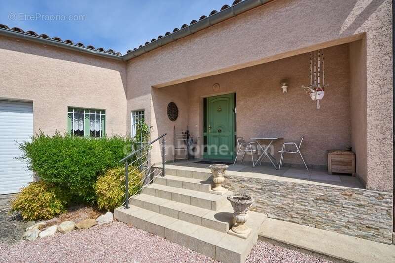 Limoux (11300) – maison d’architecte – 5 pièces – vue panoramique – piscine – garage – grand terrain clôturé - photo 23