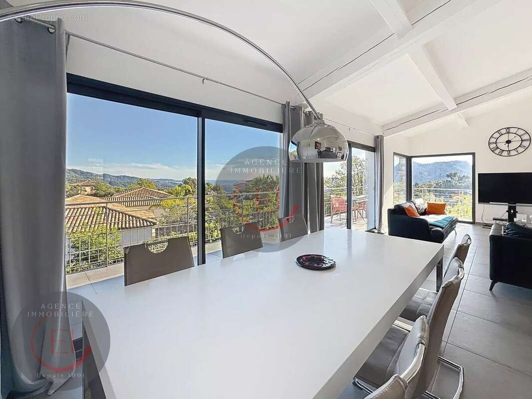 Maison à LES ADRETS-DE-L&#039;ESTEREL