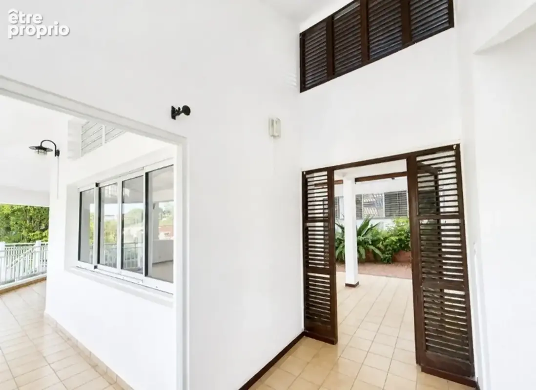 A vendre - Fort de France – Quartier Didier - Maison d'architecte – 7 Pièces – 4 Chambres + Petit T2 Indépendant - photo 14