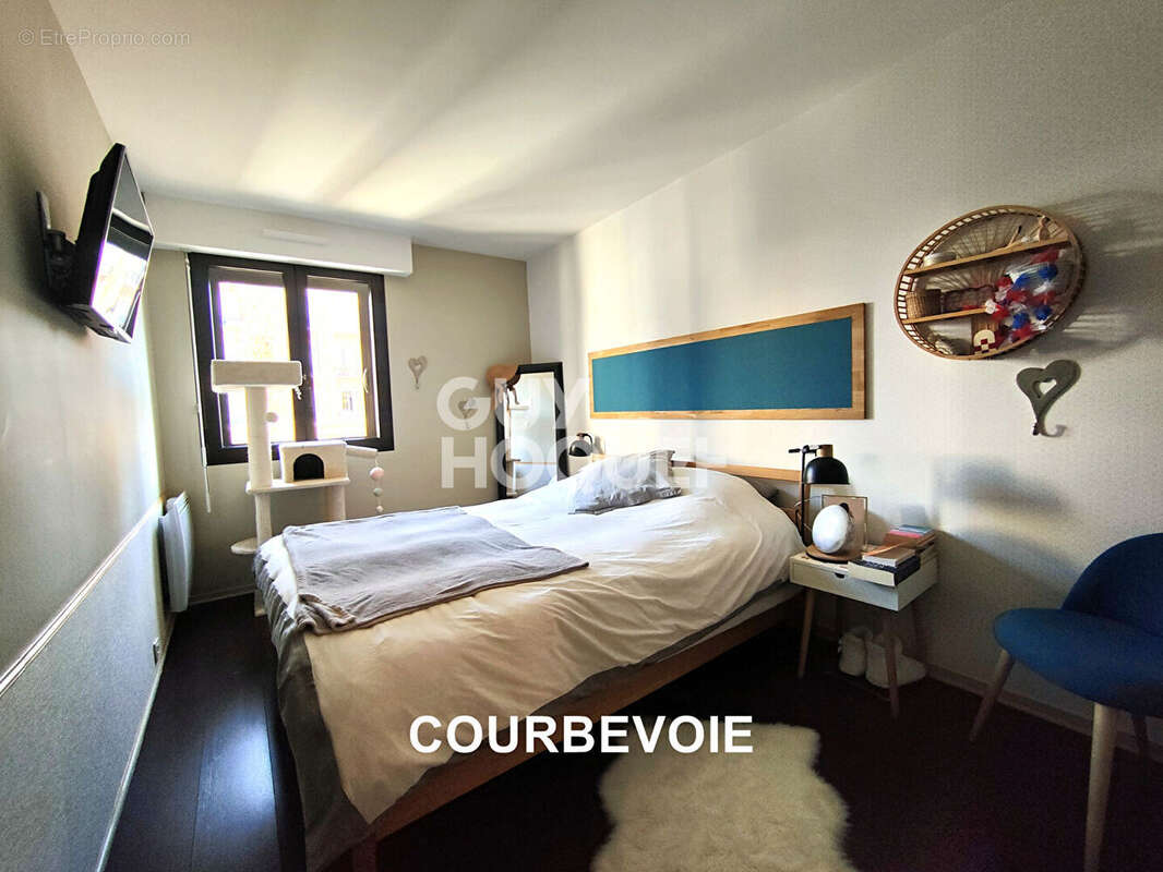 Appartement à COURBEVOIE