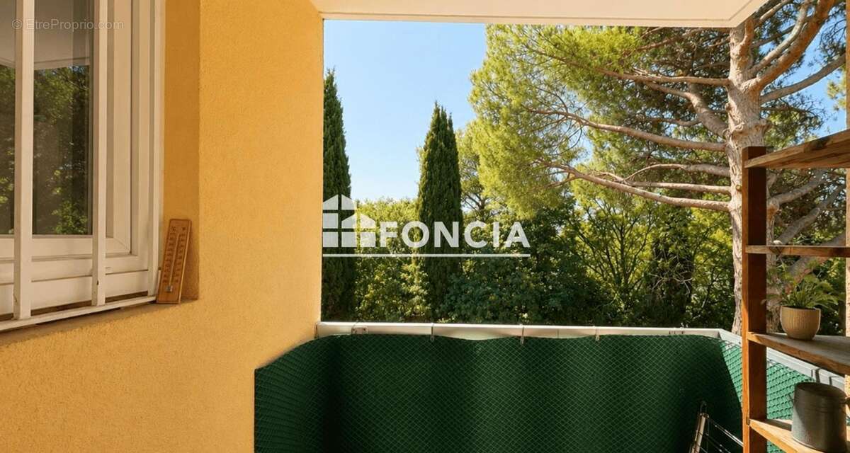 HOPITAUX-FACULTES : T1 avec balcon et stationnement libre sécurisé - photo 2