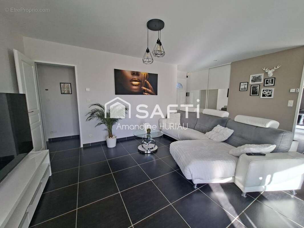 Photo 8 - Maison à LUZILLAT