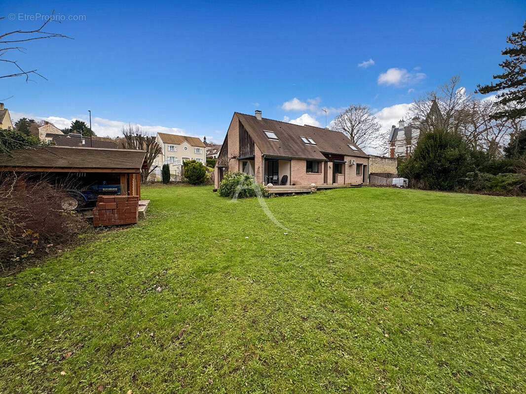 Maison à JOUY-LE-MOUTIER