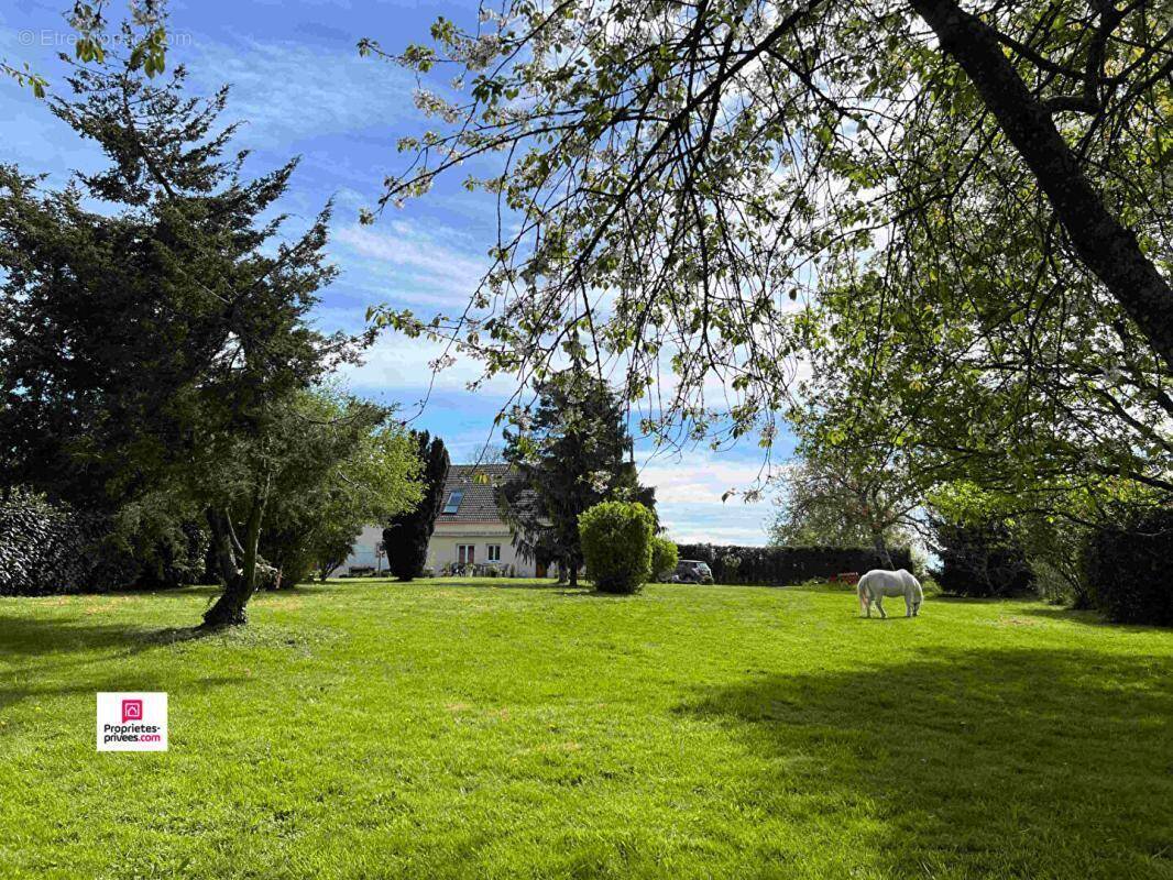 Maison à NEAUPHE-SOUS-ESSAI