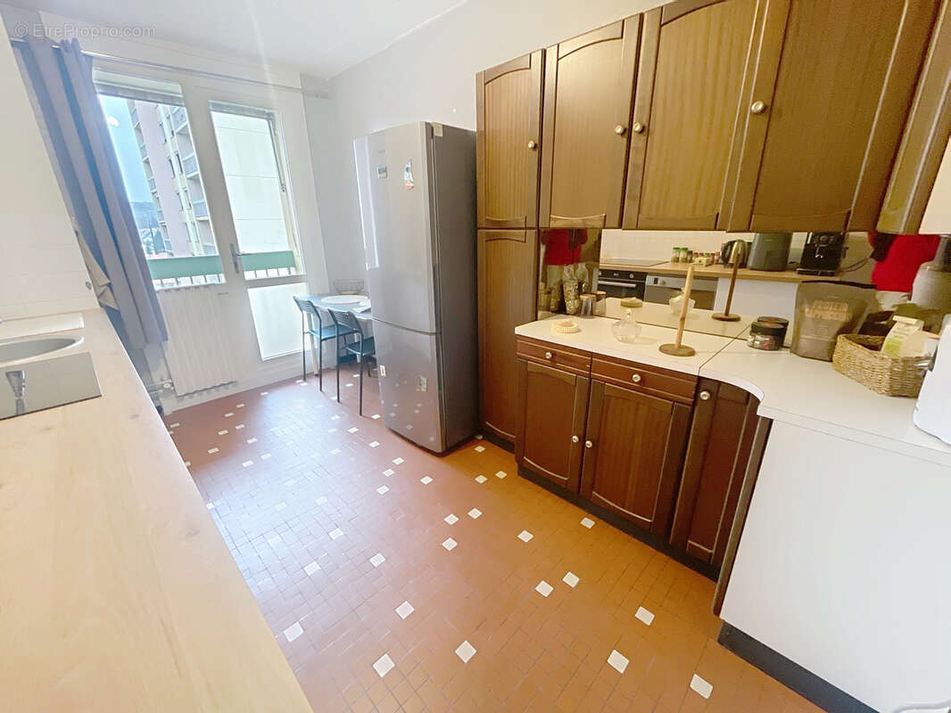 Appartement à SAINT-GENIS-LAVAL