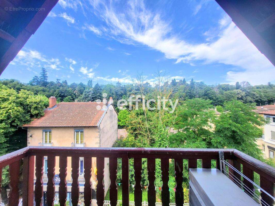 Appartement à CHARBONNIERES-LES-BAINS