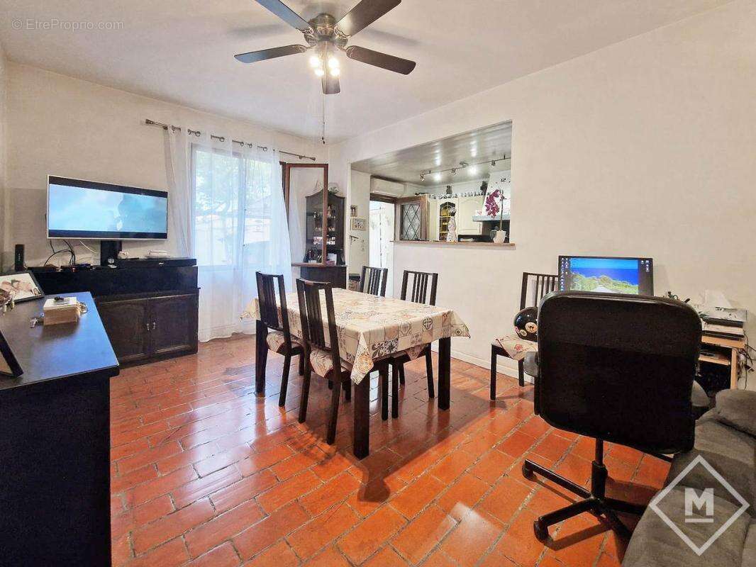 Appartement à MARSEILLE-4E