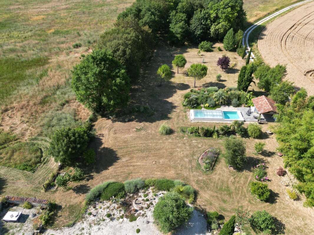 Propriété avec 1 ou 2 gites et piscine - photo 2